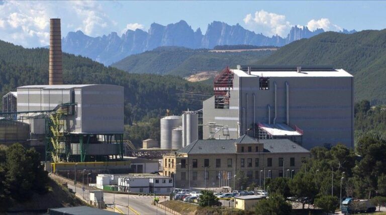 Proyectos: Mantenimiento de climatización, agua caliente sanitaria, tratamiento para la prevención de la legionelosis, e instalación de aire comprimido de la planta de cristalización.